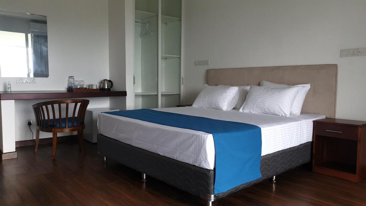 The Mountbatten Hotel Kandy Exterior photo