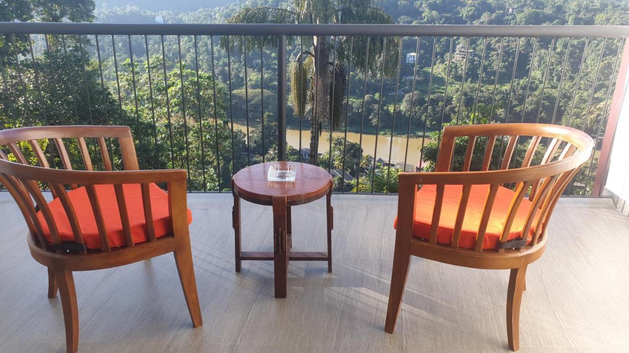 The Mountbatten Hotel Kandy Exterior photo